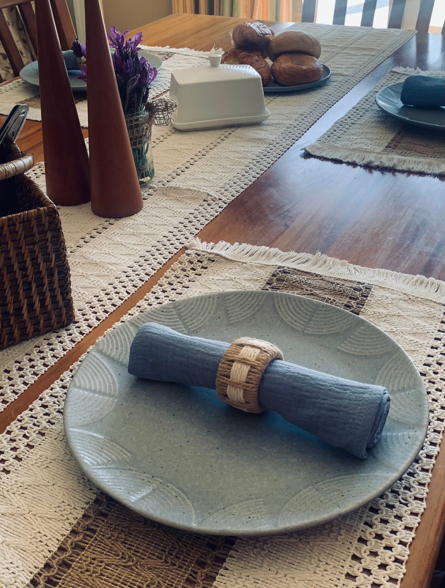 KITCHEN & TABLE