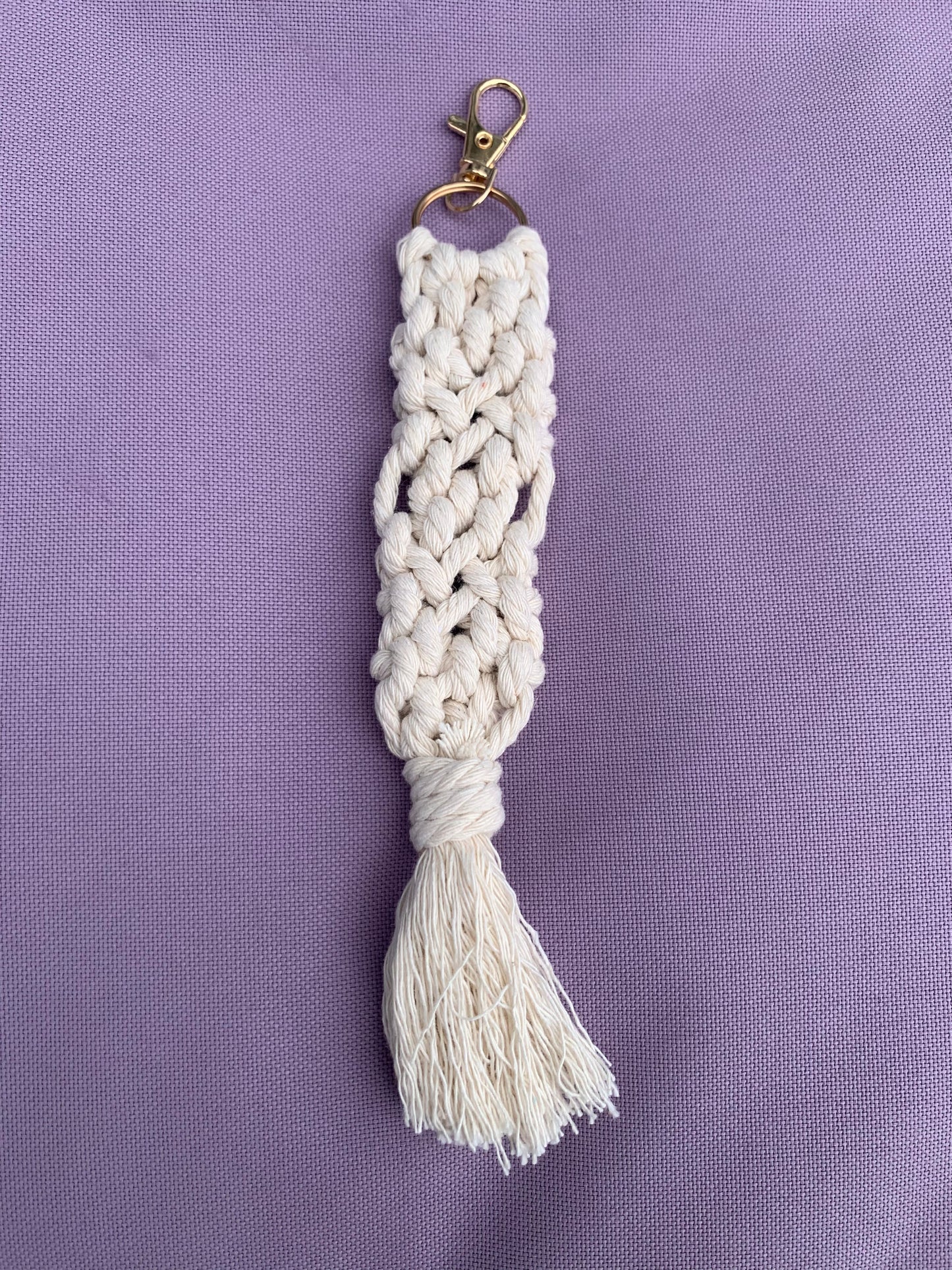Macrame key chain - CREAM