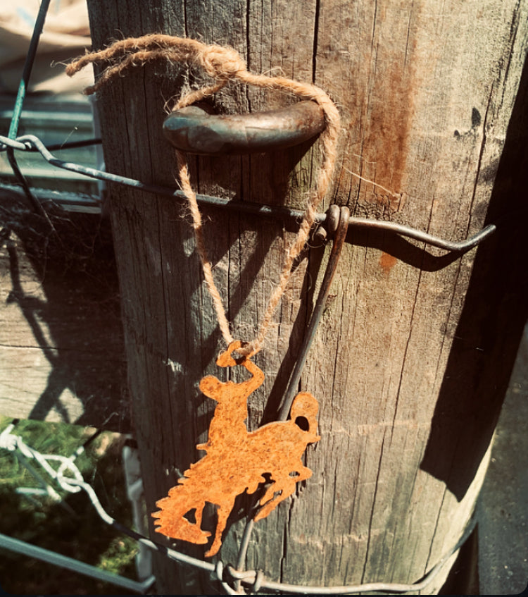 DECORATIONS & TAGS