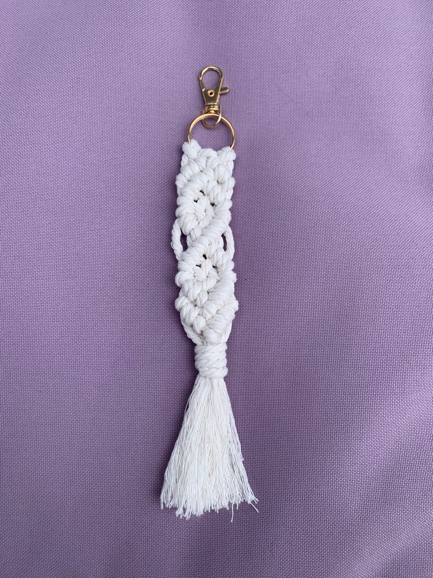 Macrame key chain - WHITE