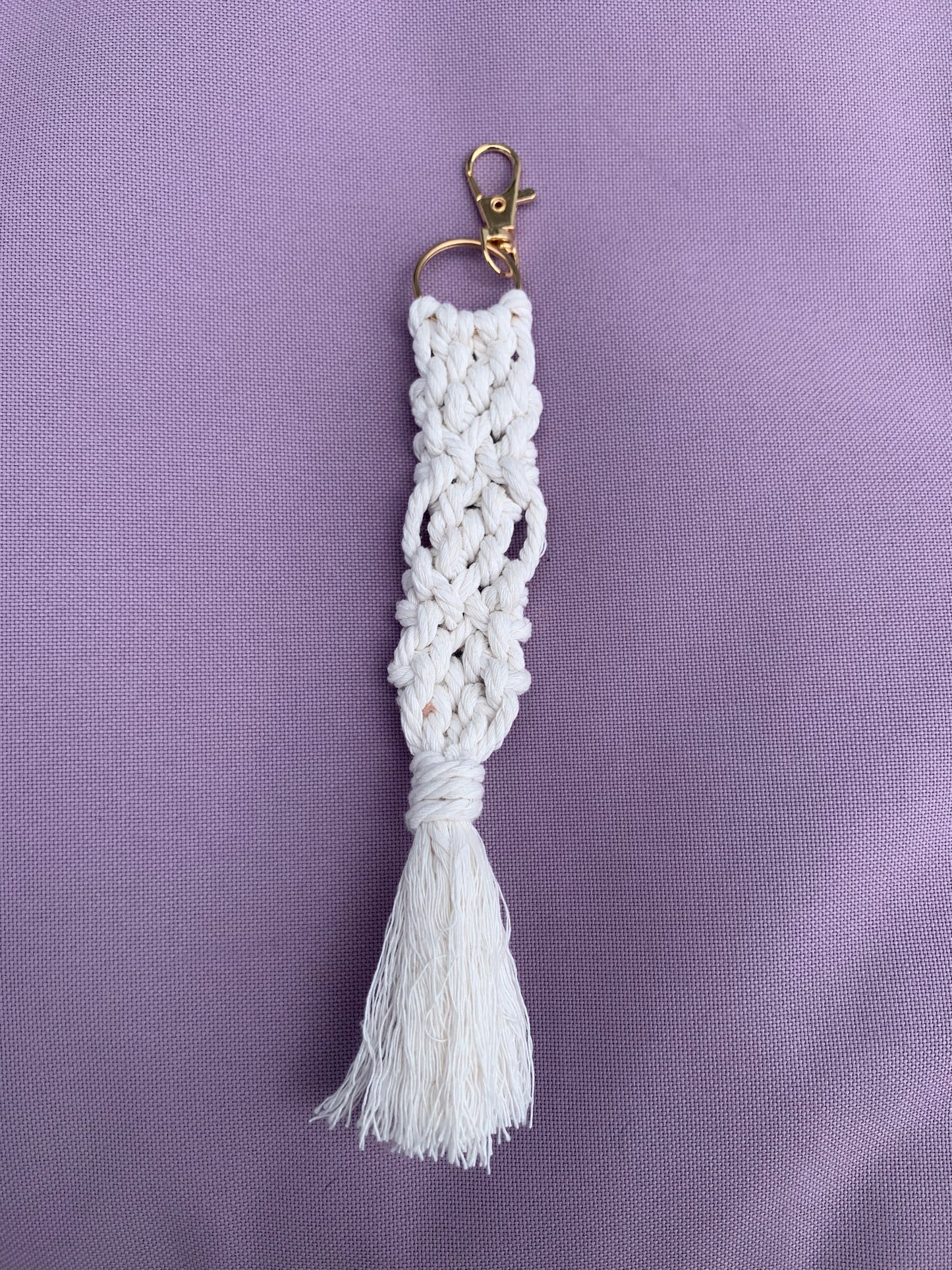 Macrame key chain - WHITE