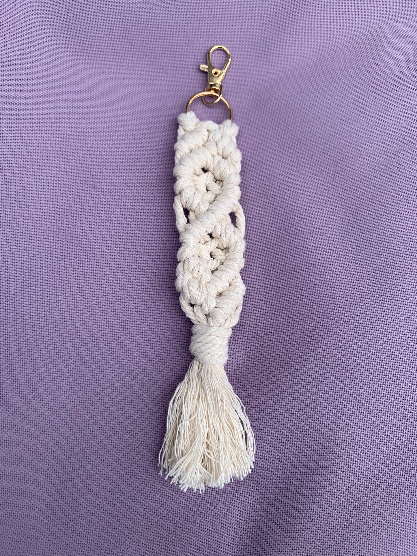 Macrame key chain - CREAM