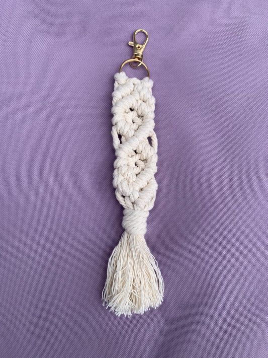 Macrame key chain - CREAM
