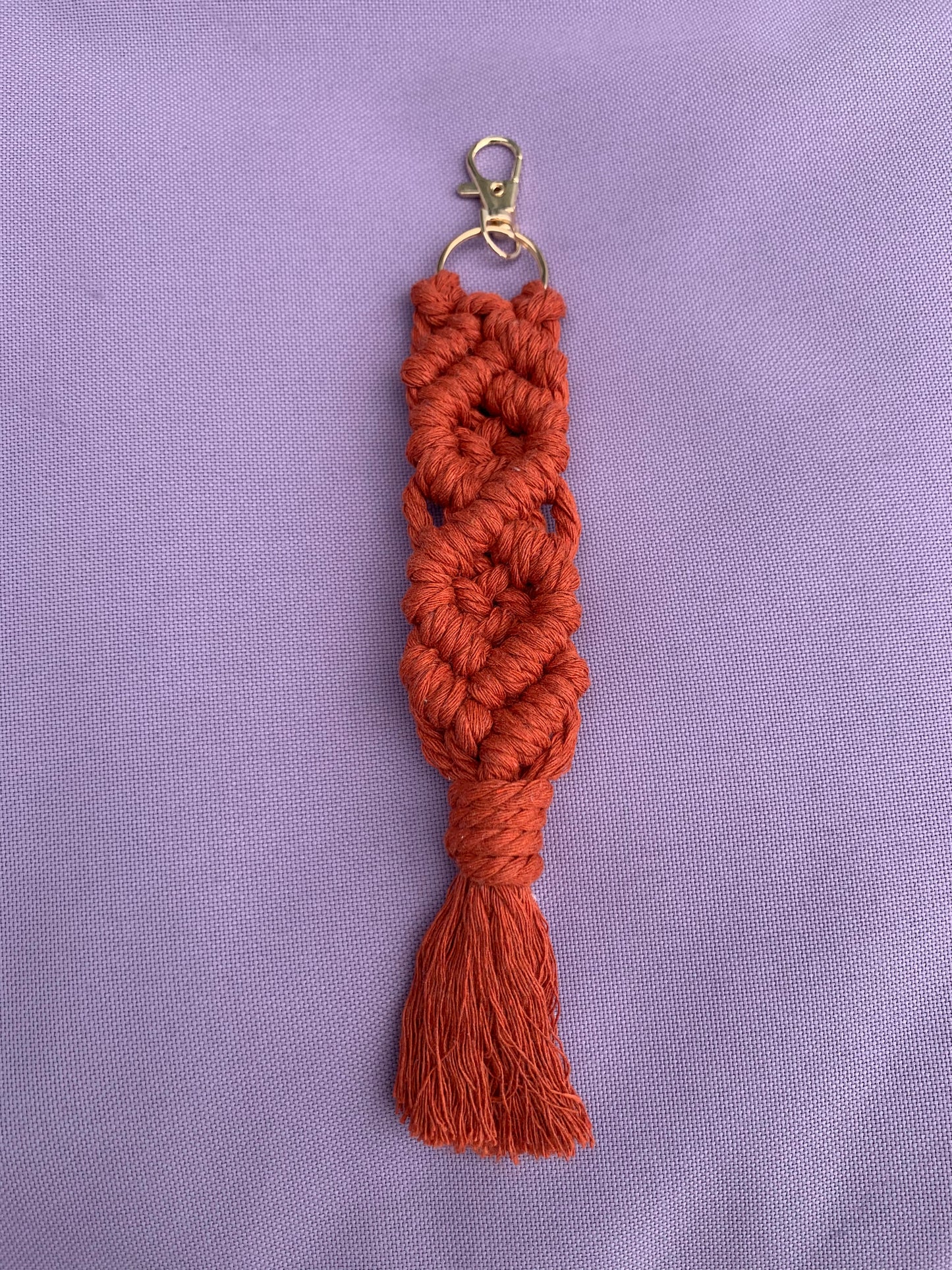 Macrame key chain - RUST