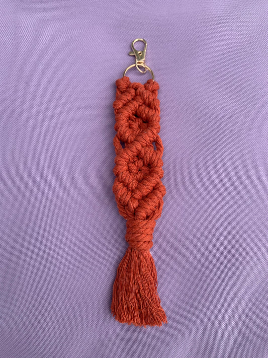 Macrame key chain - RUST